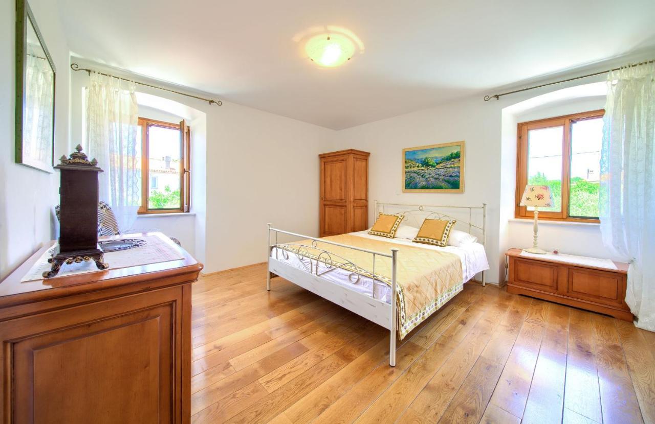 Holiday Home Lavanda Kornic Luaran gambar
