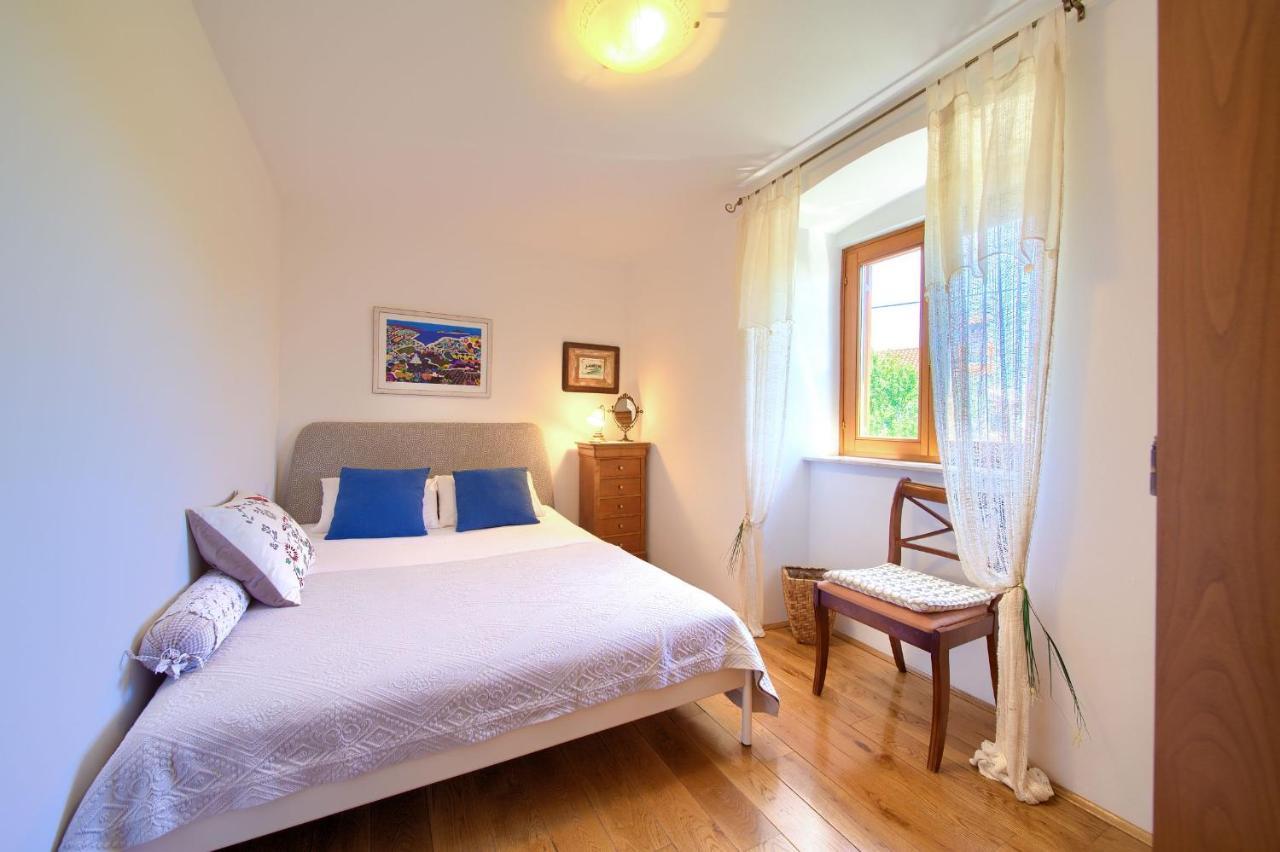 Holiday Home Lavanda Kornic Luaran gambar
