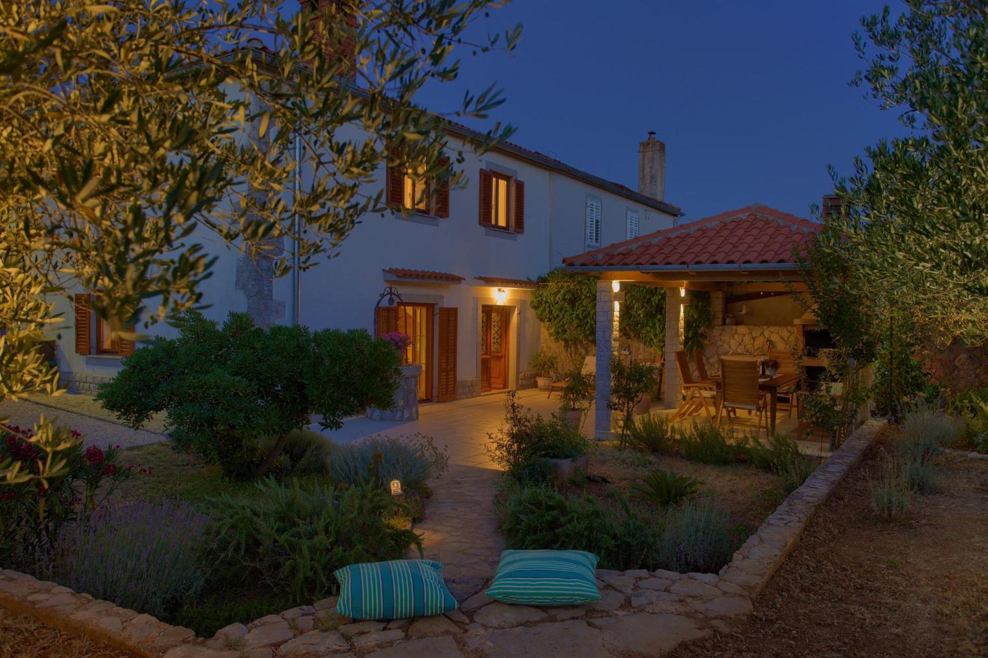 Holiday Home Lavanda Kornic Luaran gambar