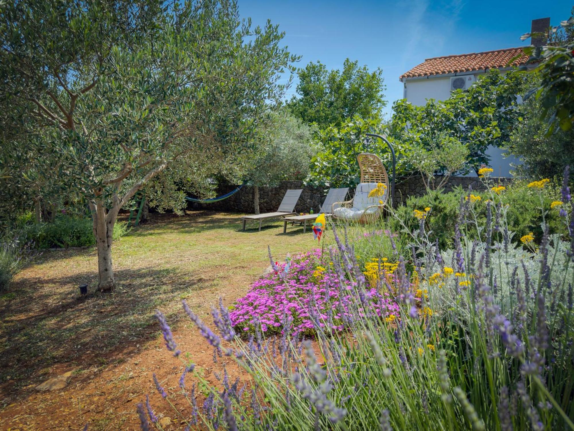 Holiday Home Lavanda Kornic Luaran gambar